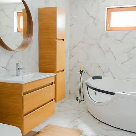 Antigona Apartment *