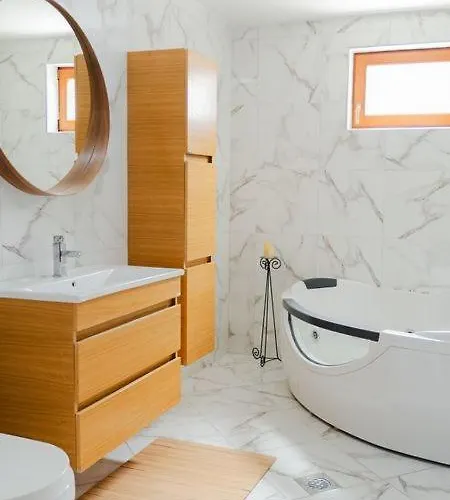 Antigona Apartment *